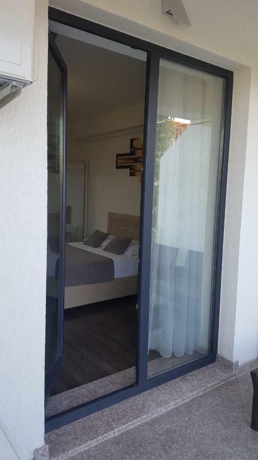 Alex Marina Flat Mamaia Exterior foto